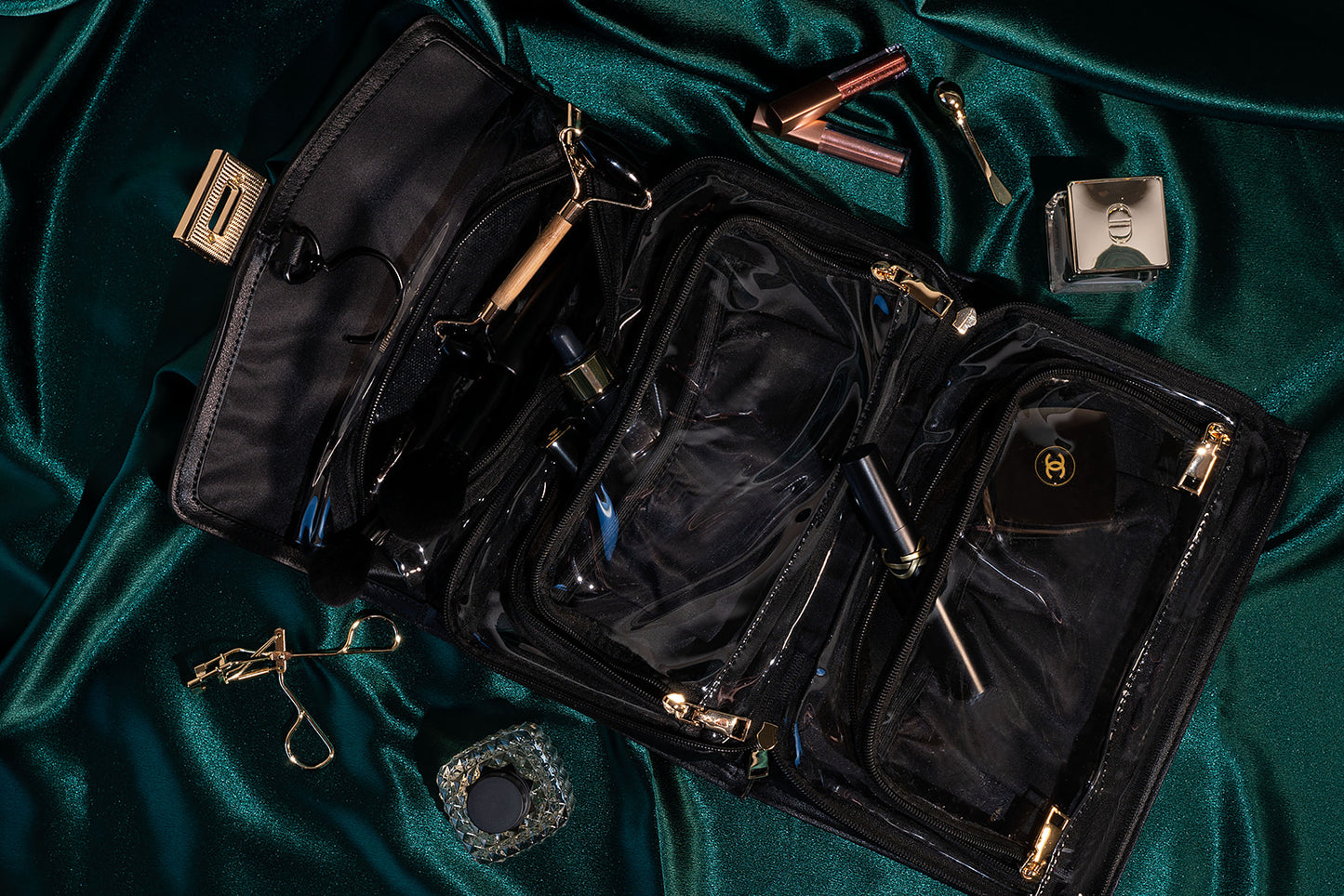 Huckle & Hutch Frankie Toiletry Bag Black/Gold