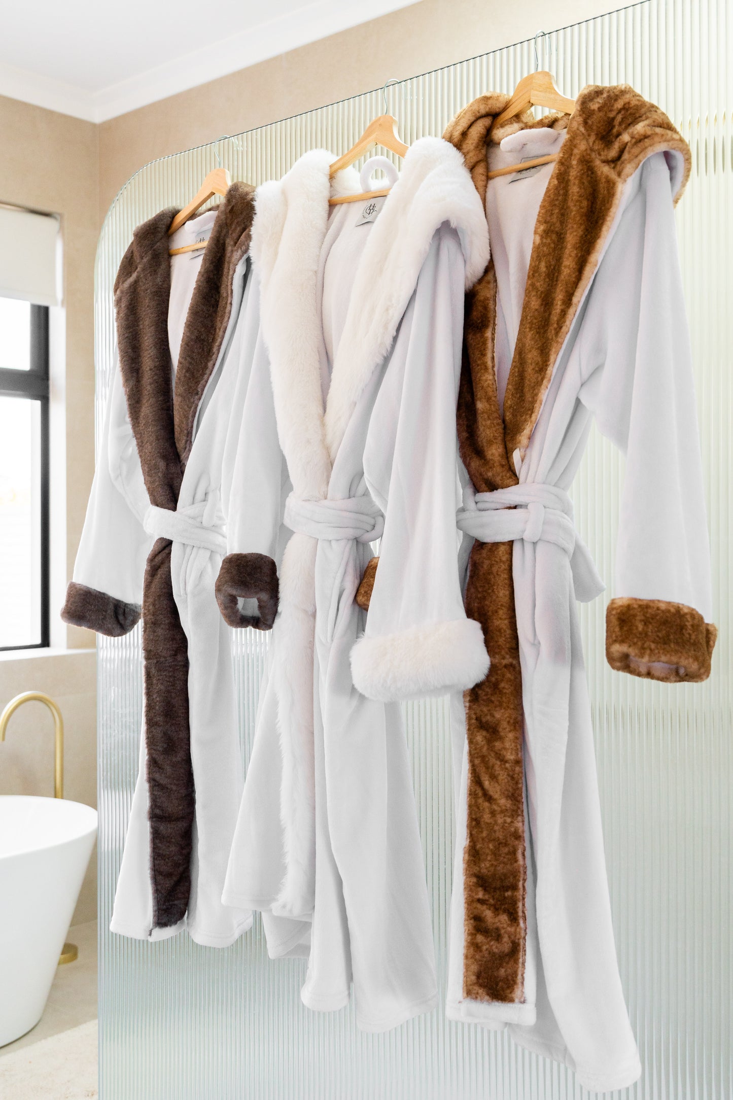 The Haven Robe - White/Tan